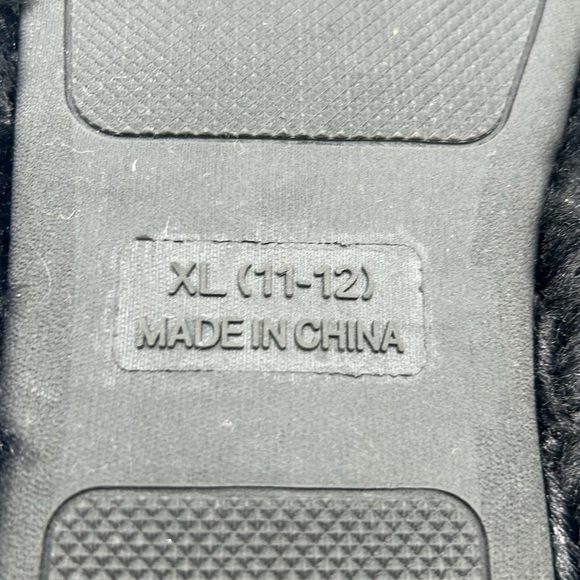 BP Black Fuzzy Slip On Slippers Size XL 11/12 New without tags! - Picture 7 of 7